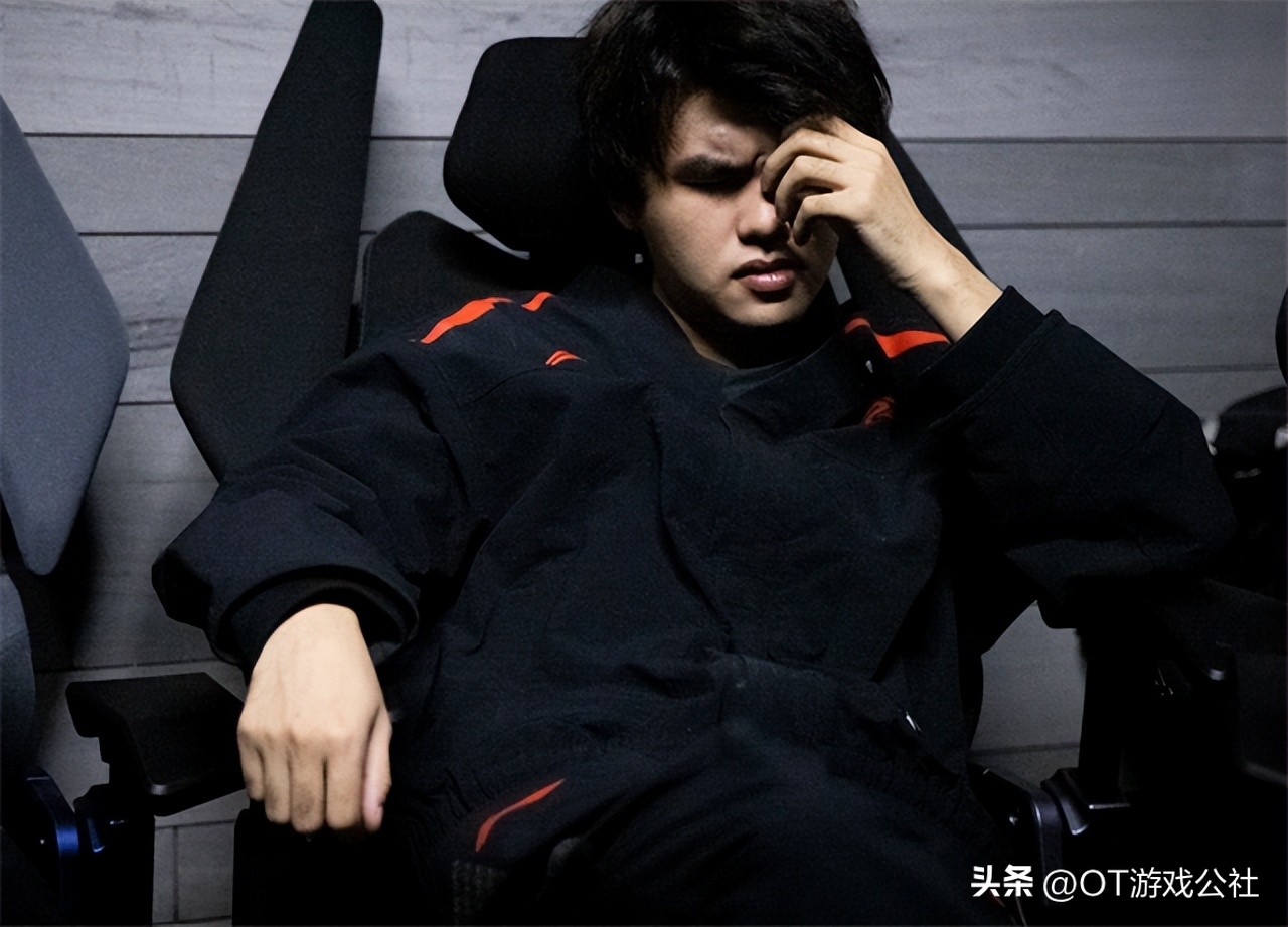 乌兹惊呆doinb,乌兹doinb双排