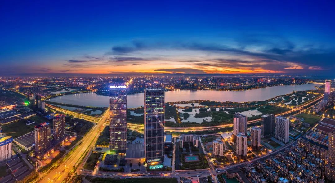 奋力勇攀高峰,奋力新跨越勇攀新高峰