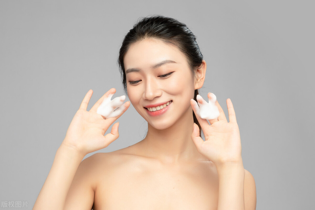 洗面奶精华液水乳液的正确用法,护肤精华液的正确用法