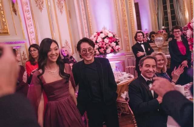 李连杰和黄秋燕利智女儿谁漂亮,黄秋燕女儿和李连杰关系