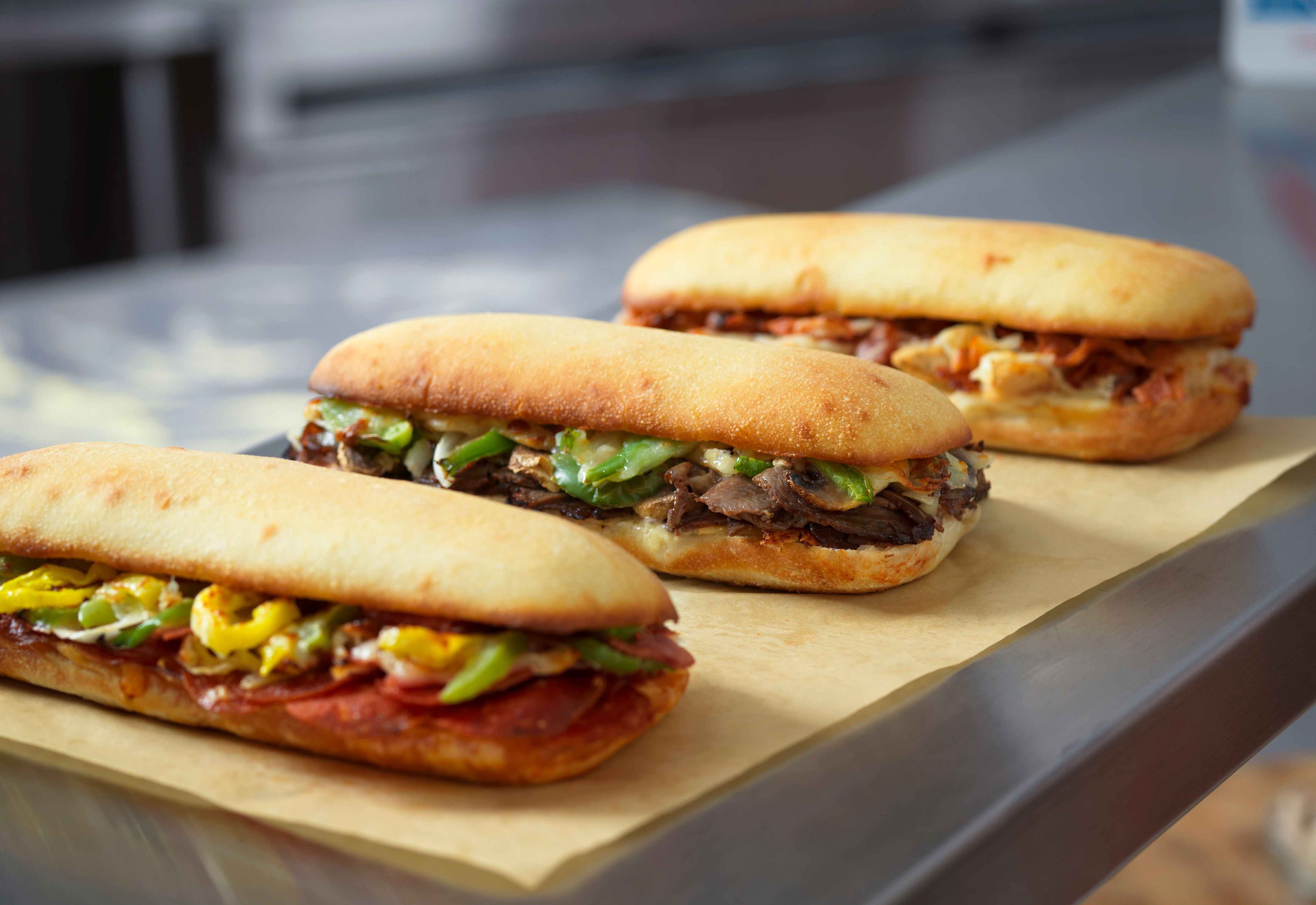 达美乐的披萨完胜必胜客,达美乐比萨与必胜客