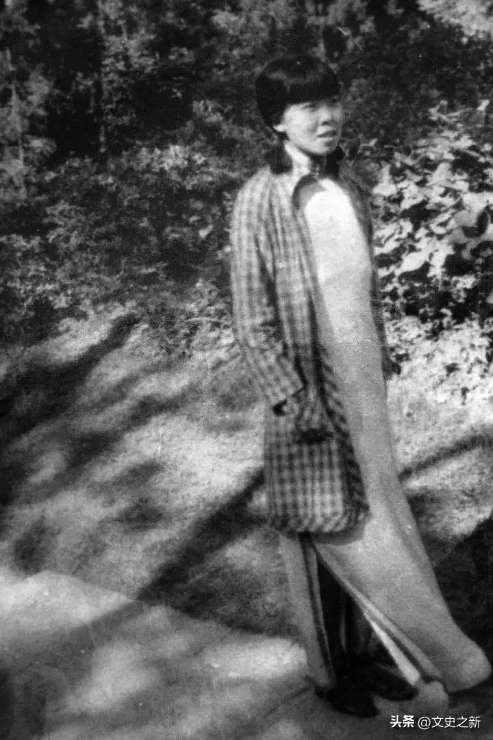 女作家萧红:堕落的文坛洛神,依附不同的男人,鲁迅早料到结局