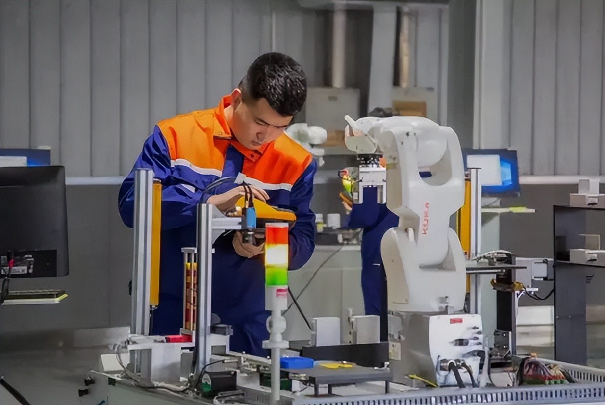 本科毕业十大高薪专业出炉,本科就业薪资最高的文科专业