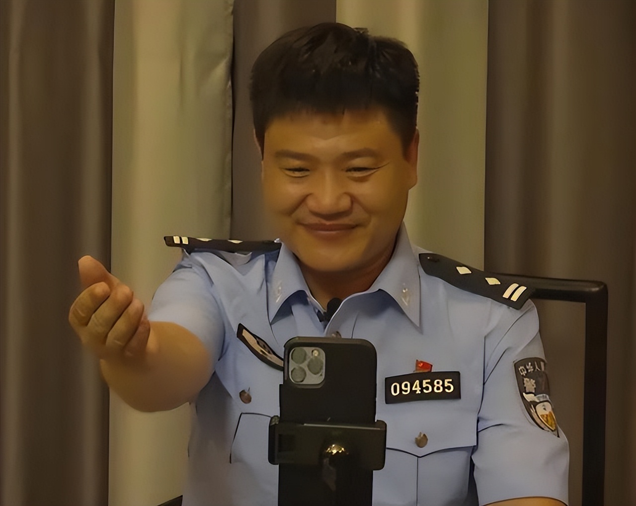 反诈老陈被指连麦,反诈老陈辞职后连麦被怼网友