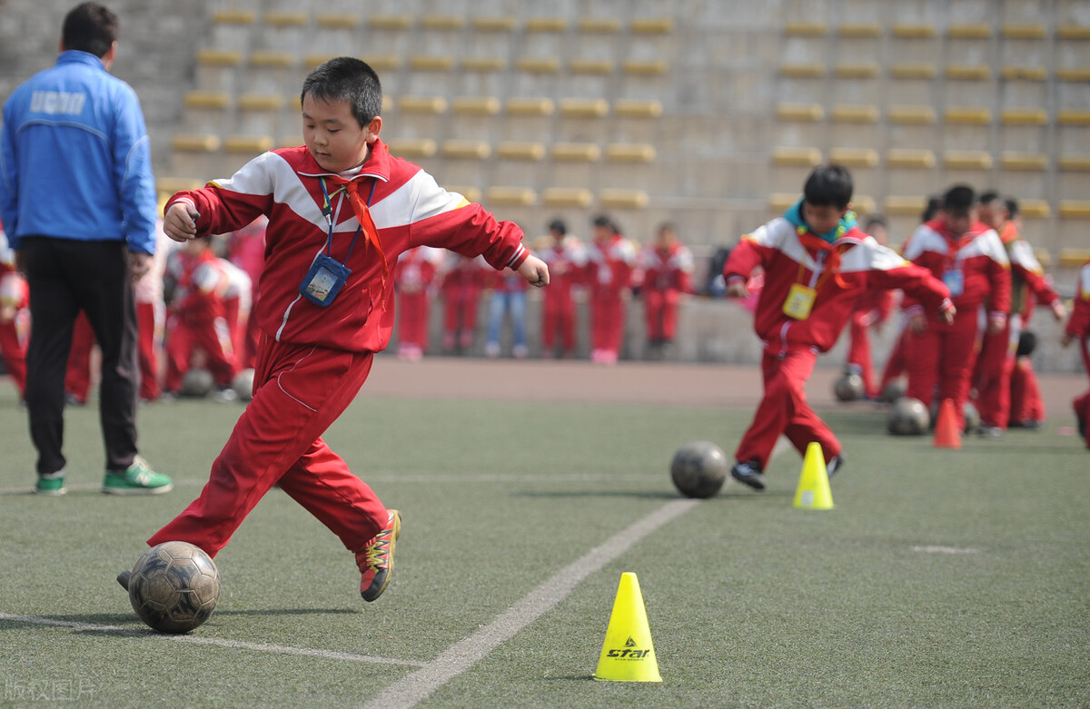 中国足球调侃图,中国足球调侃表演节目