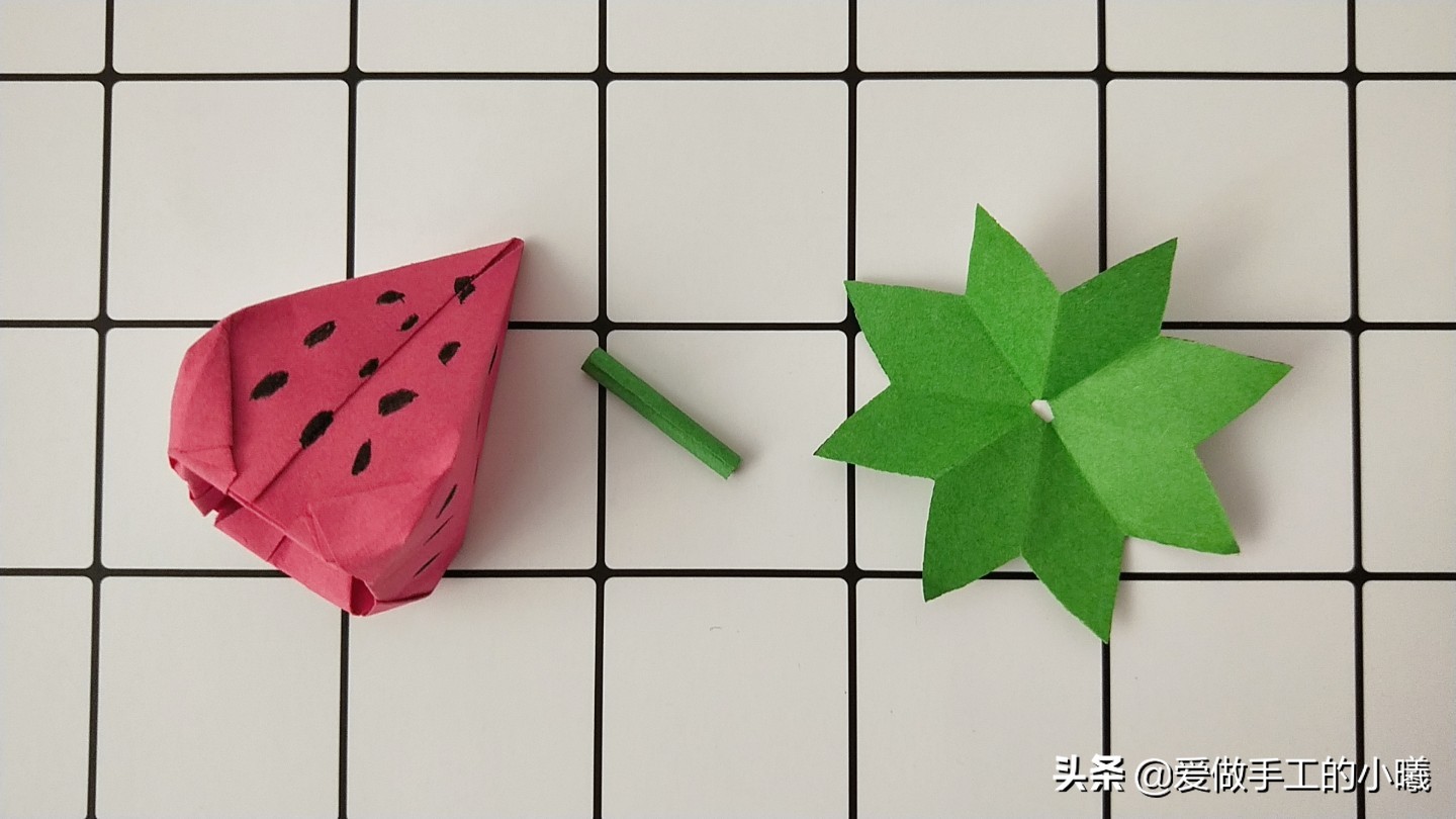 折纸小草最简单的折法,怎么用小星空纸折一个简单的手工