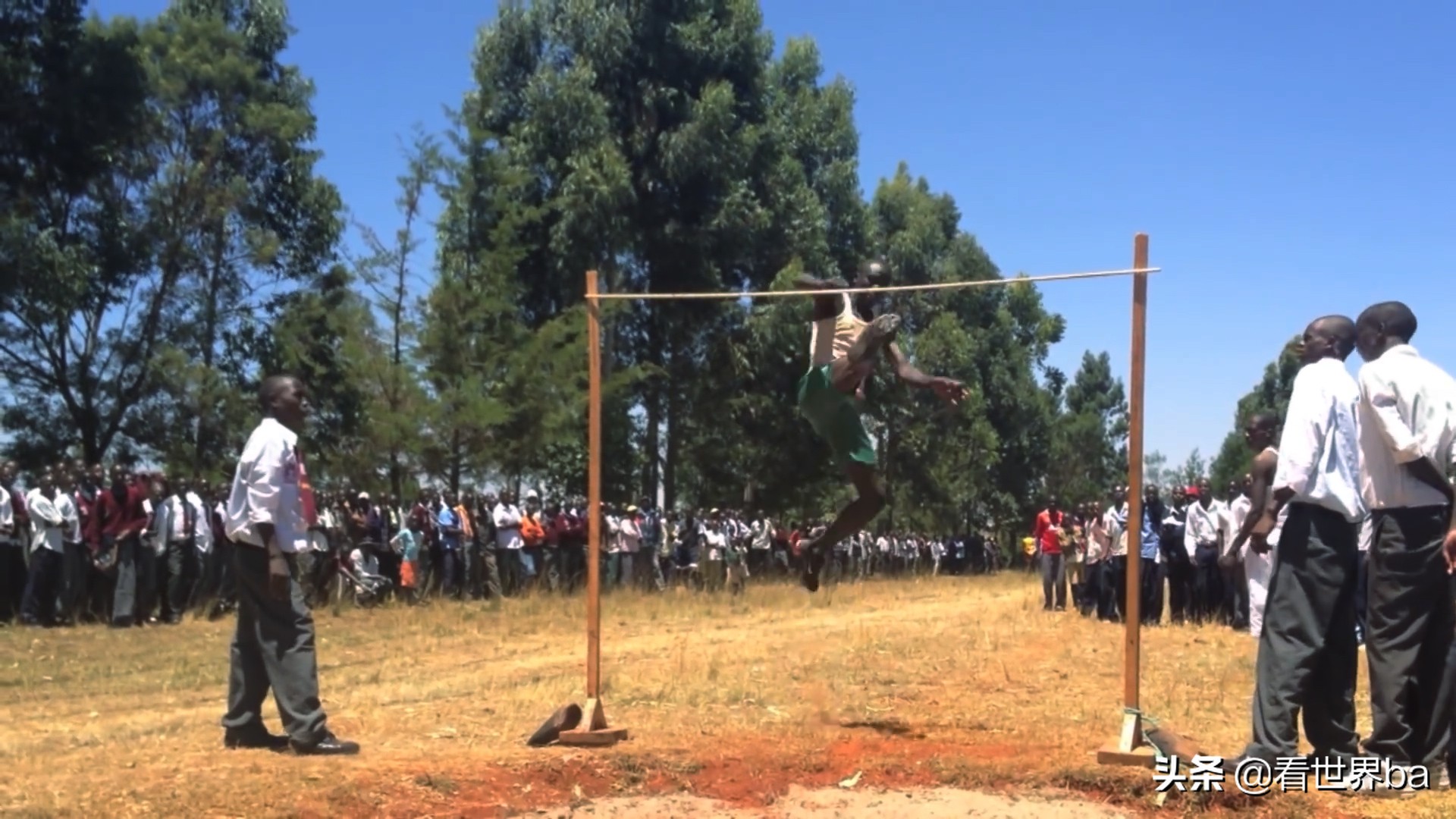 马赛人拿长矛单杀狮子,马赛人单枪匹马猎杀狮子