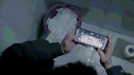 没有一种“社死”会比得上因蹲坑太久而猝死