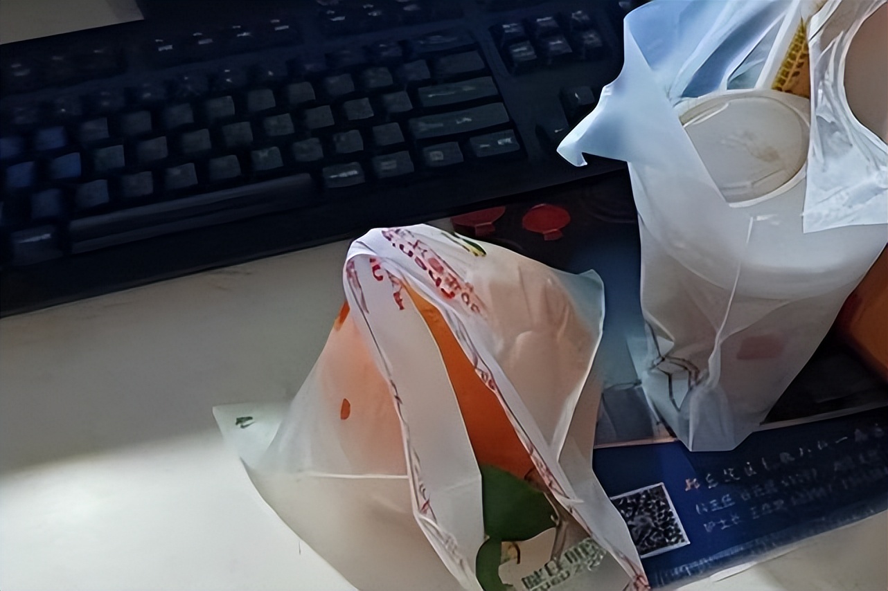 坚守岗位别样新年,坚守在工作岗位的年味