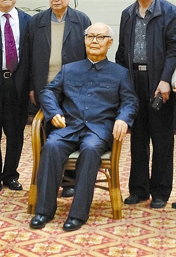 开国十大元帅去世后，在追悼会上致悼词的人分别是谁，其职务如何