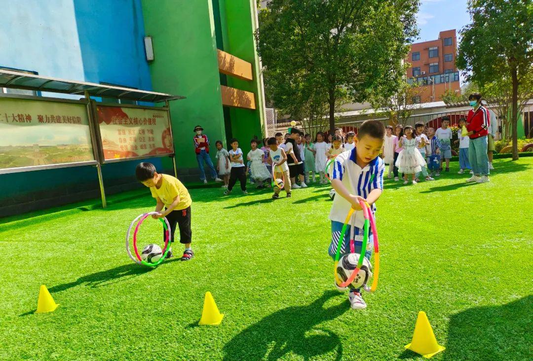 全国足球特色幼儿园游戏活动指南,足球趣味小游戏多人