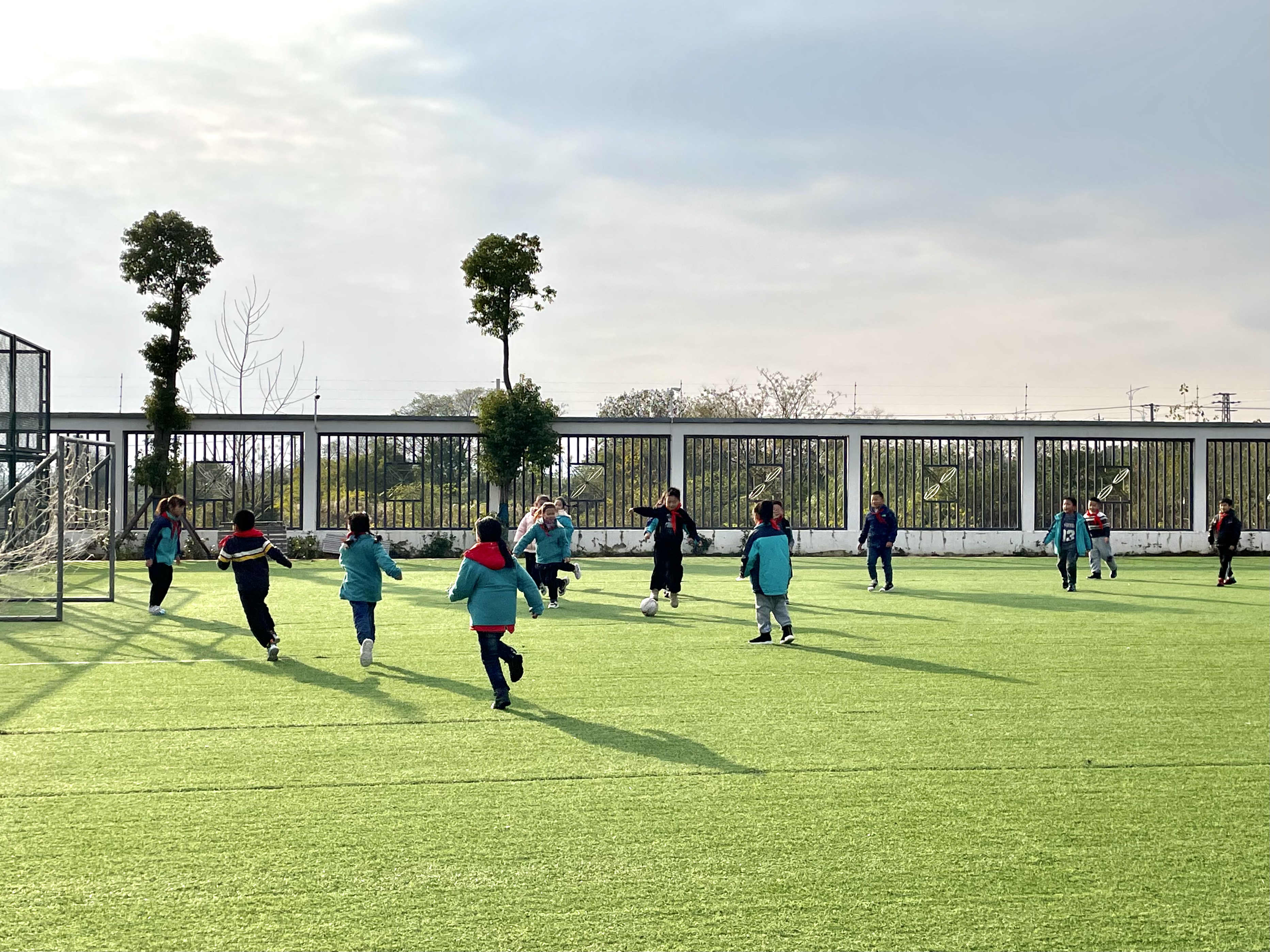 形成浓厚的校园足球文化,体教融合校园足球政策