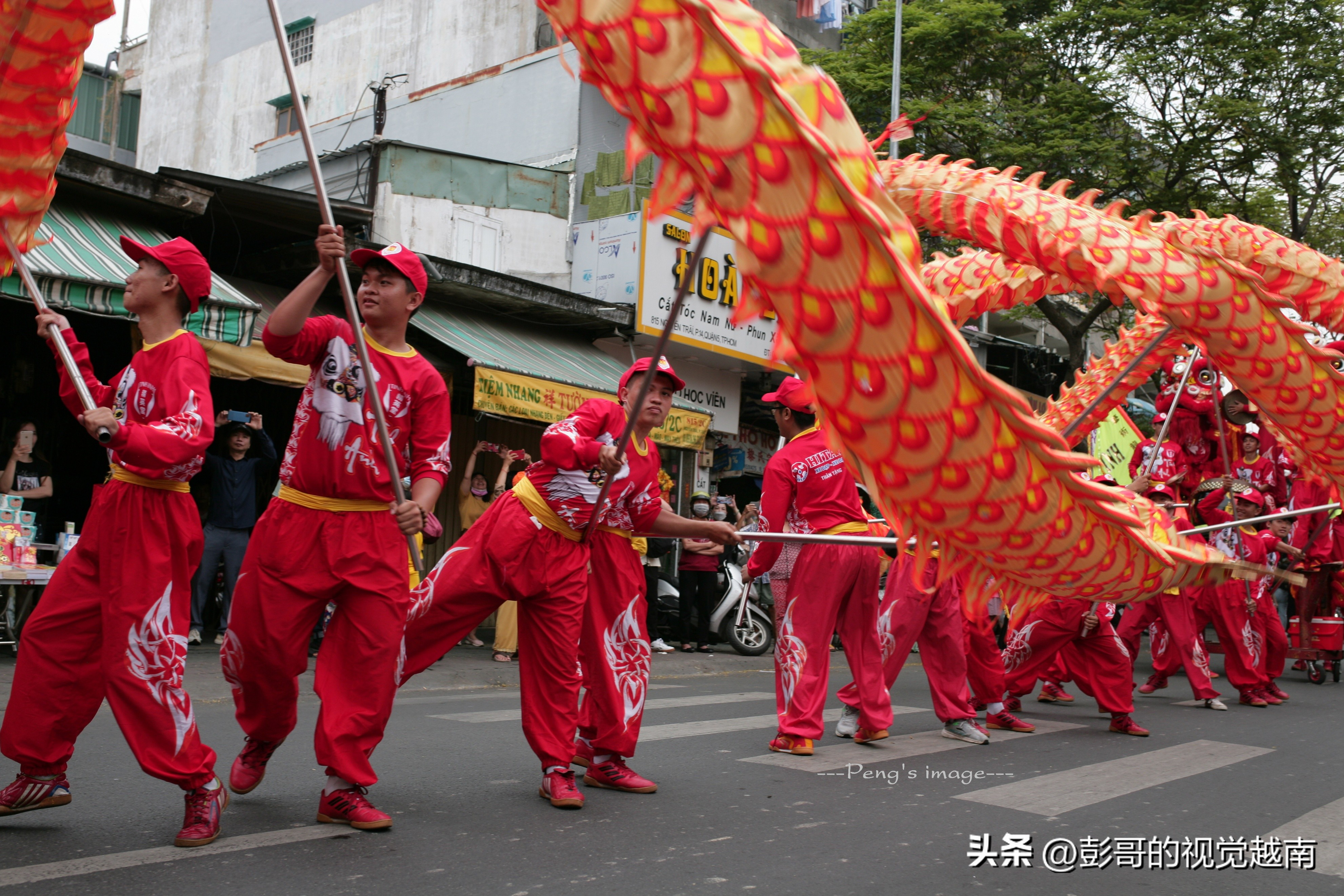 越南西貢華人的【恭請關聖帝君聖駕出遊】活動。