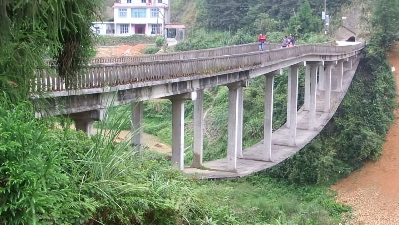 你一定去过许多迷人或神奇的地方,中国境内最值得去的三个地方