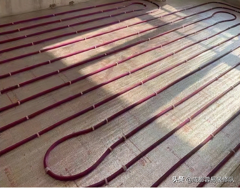 家装地暖房间选木地板还是瓷砖,地暖房卧室装木地板好还是瓷砖好