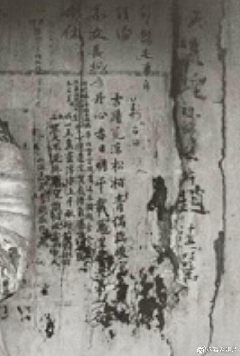 女子身着日本侵华军装露脸,女子穿日军军服拍照被抓