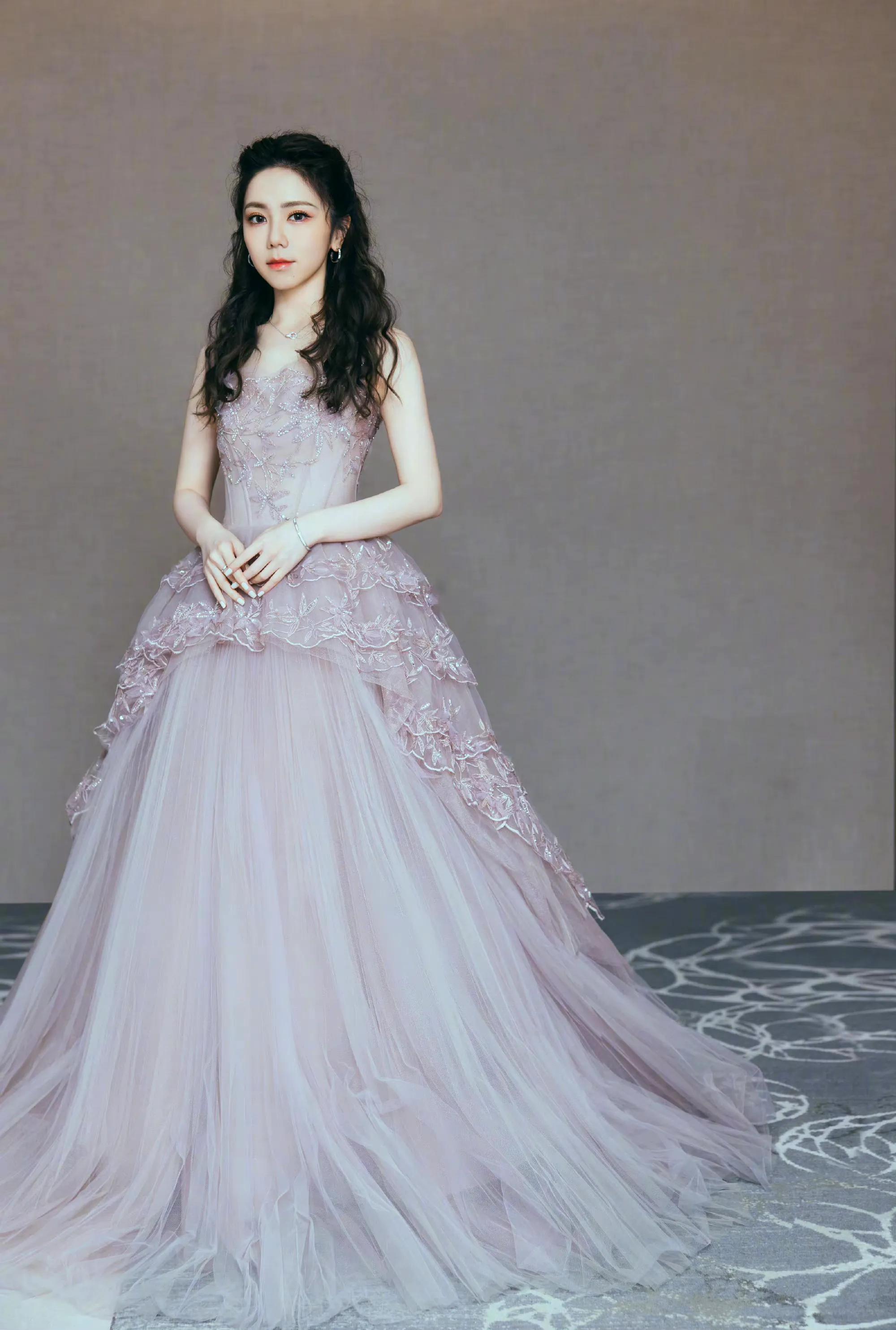 邓紫棋画美丽的小姑娘们,邓紫棋古典美少女