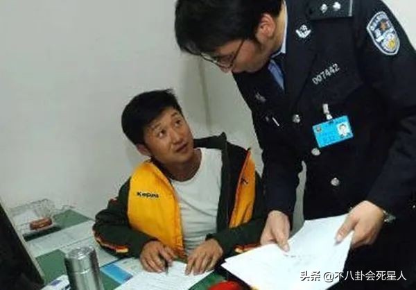 盘点喝酒后的男人丑态,8位长得丑的男星