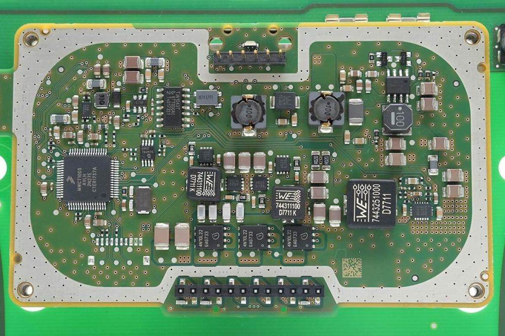 宝马5系无线充电拆解,宝马5系充电器怎么拆