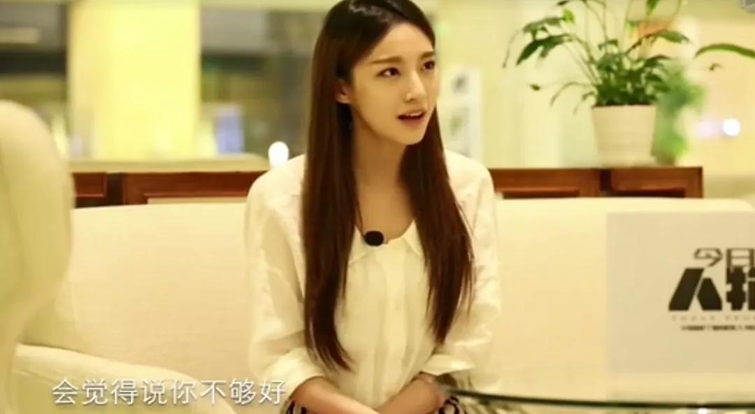 能力不俗却因颜值太高备受质疑？来看她首次主持央视节目的水平吧