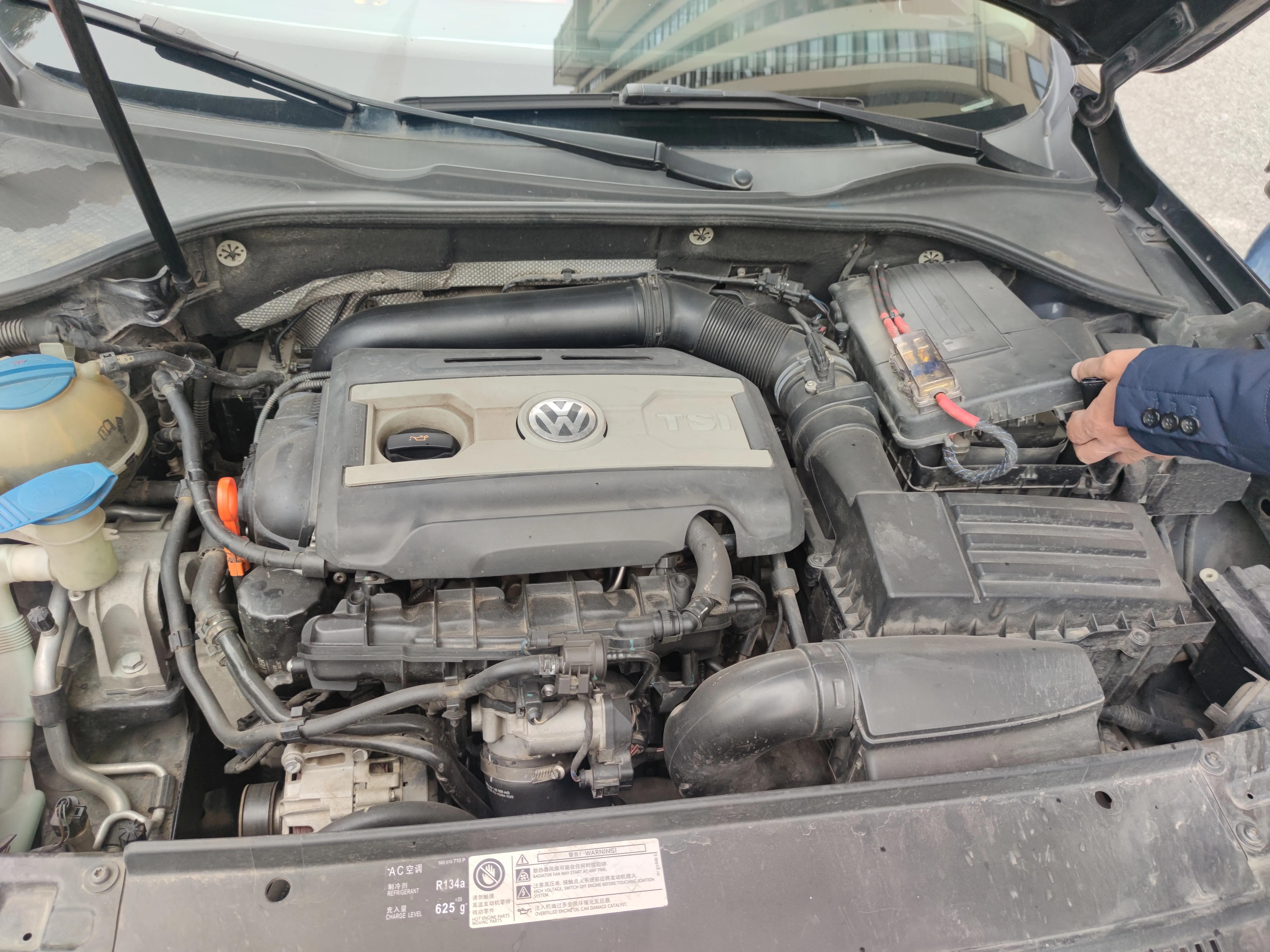 8年的爱丽舍怎么样,12年的帕萨特油耗多少