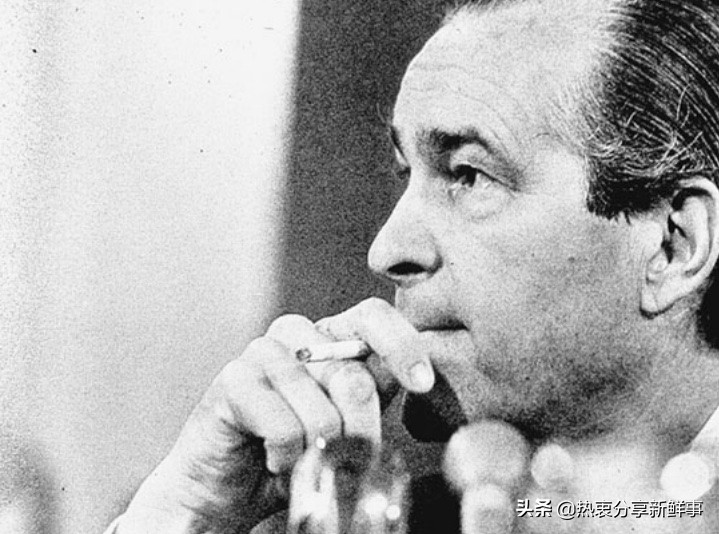 一位OSS官员使用希特勒的个人文具写的V-E日信回家