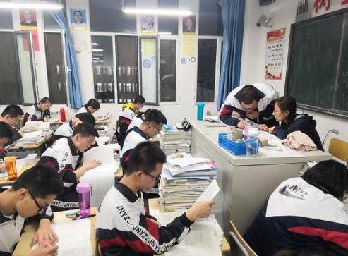 3兄弟靠不起眼生意发家致富,三姐弟依靠不起眼生意发家致富