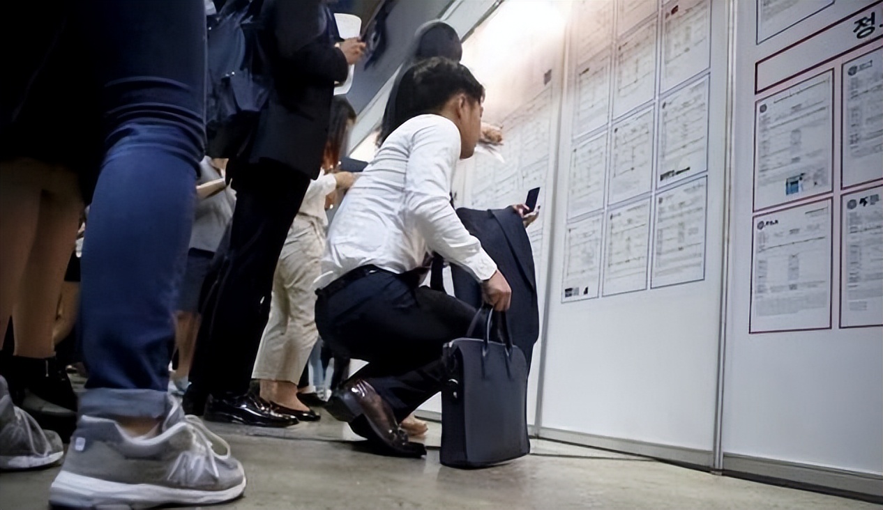 韩国内卷有多严重？学生每天只睡5小时，毕业不整容找不到工作