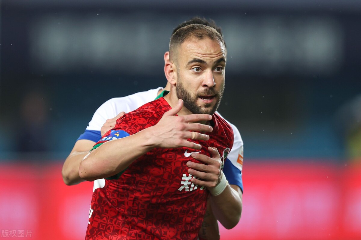 中国球迷评价科维奇,河南建业科维奇敬礼