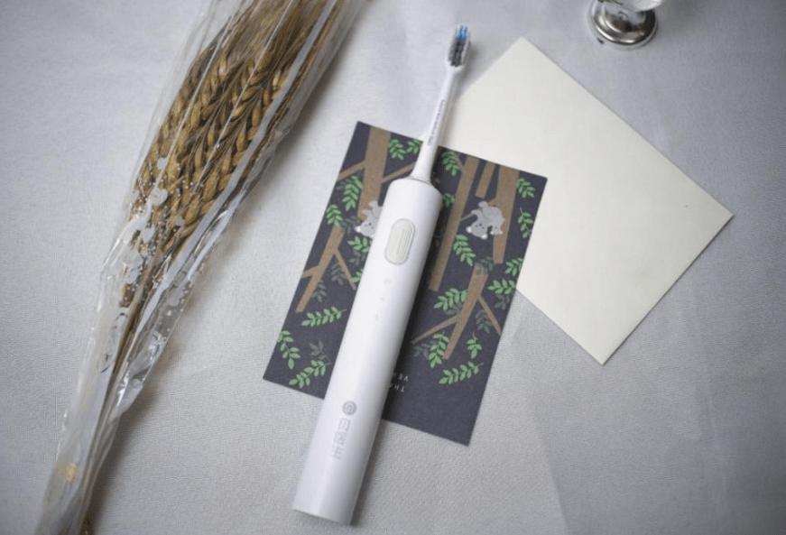 旋转电动牙刷和震动牙刷哪个更好,usmile电动牙刷和小米电动牙刷