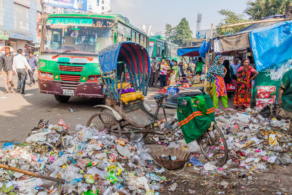 船到孟加拉，当地人送女儿给船员的婚俗要不得，船员善举让人感动