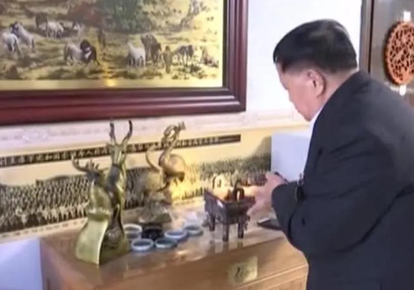 退伍军人意外救下一老人，对方赠宝珠谢恩，38年后才知宝珠不简单