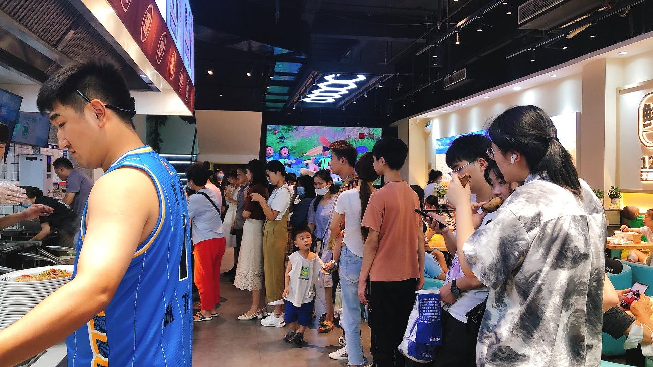 高端餐厅服务,提供多元化服务