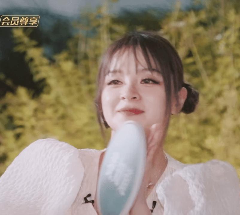 美依礼芽素颜黑发,美依礼芽素颜的样子