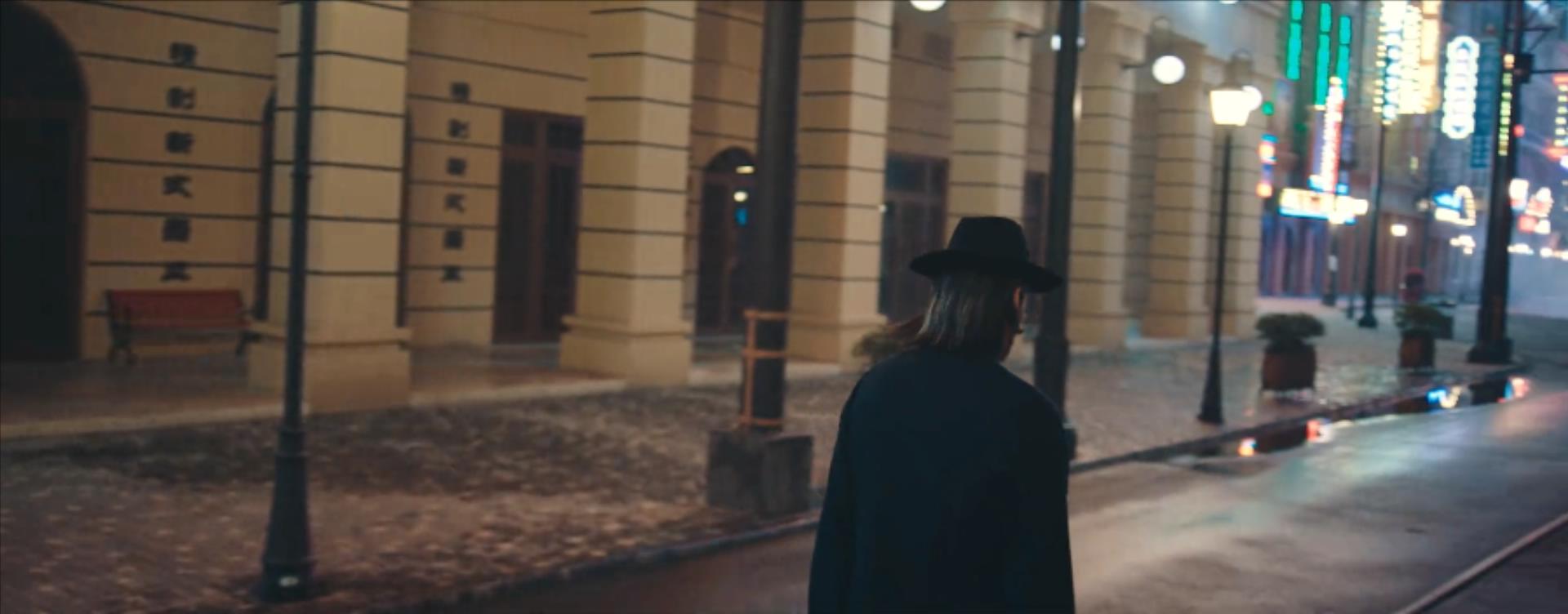 女配露大腿，反派成X战警，同样《华英雄》，胡兵比郑伊健差远了