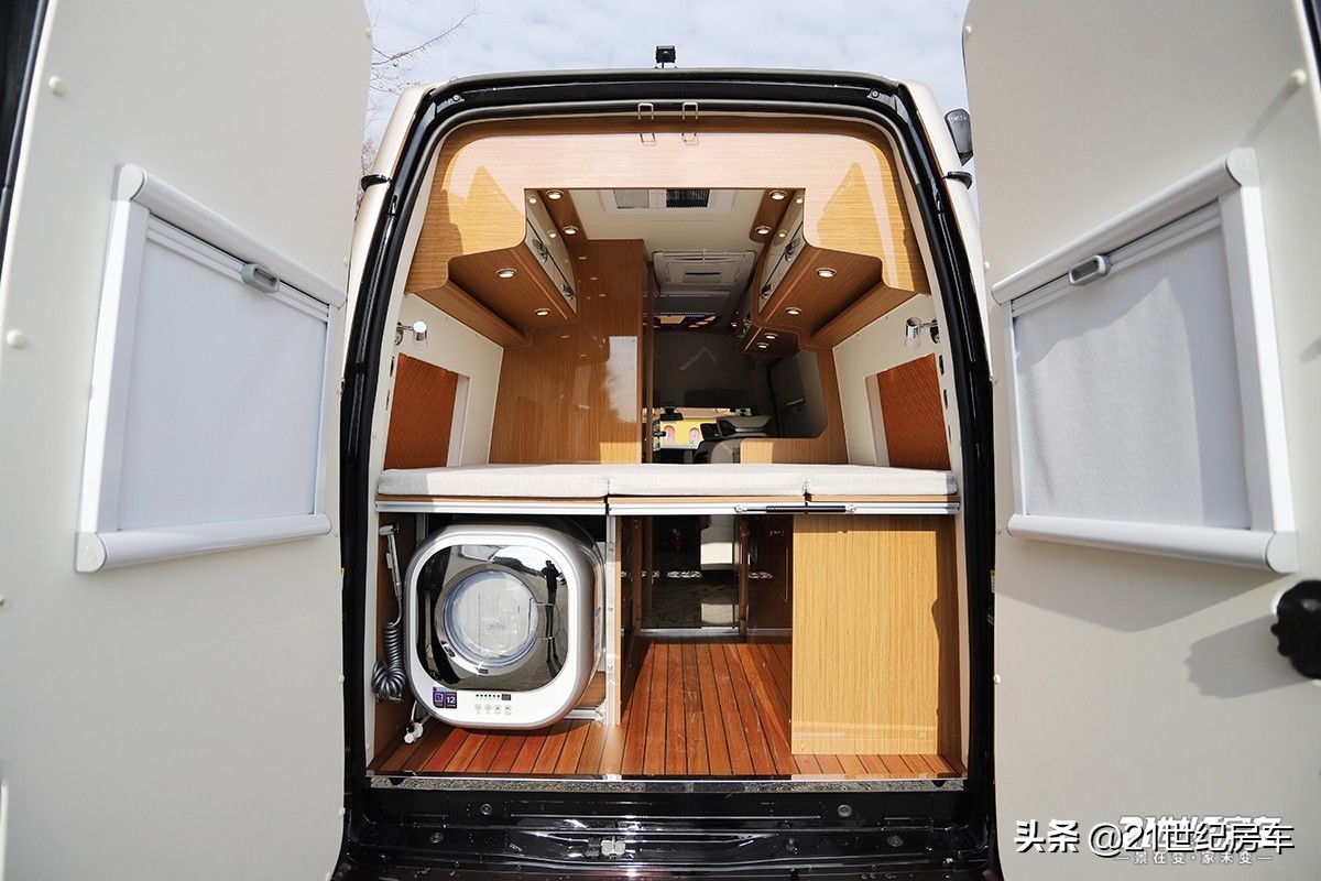 福特商务旅游一体的豪华房车,福特黑骑士商旅两用房车