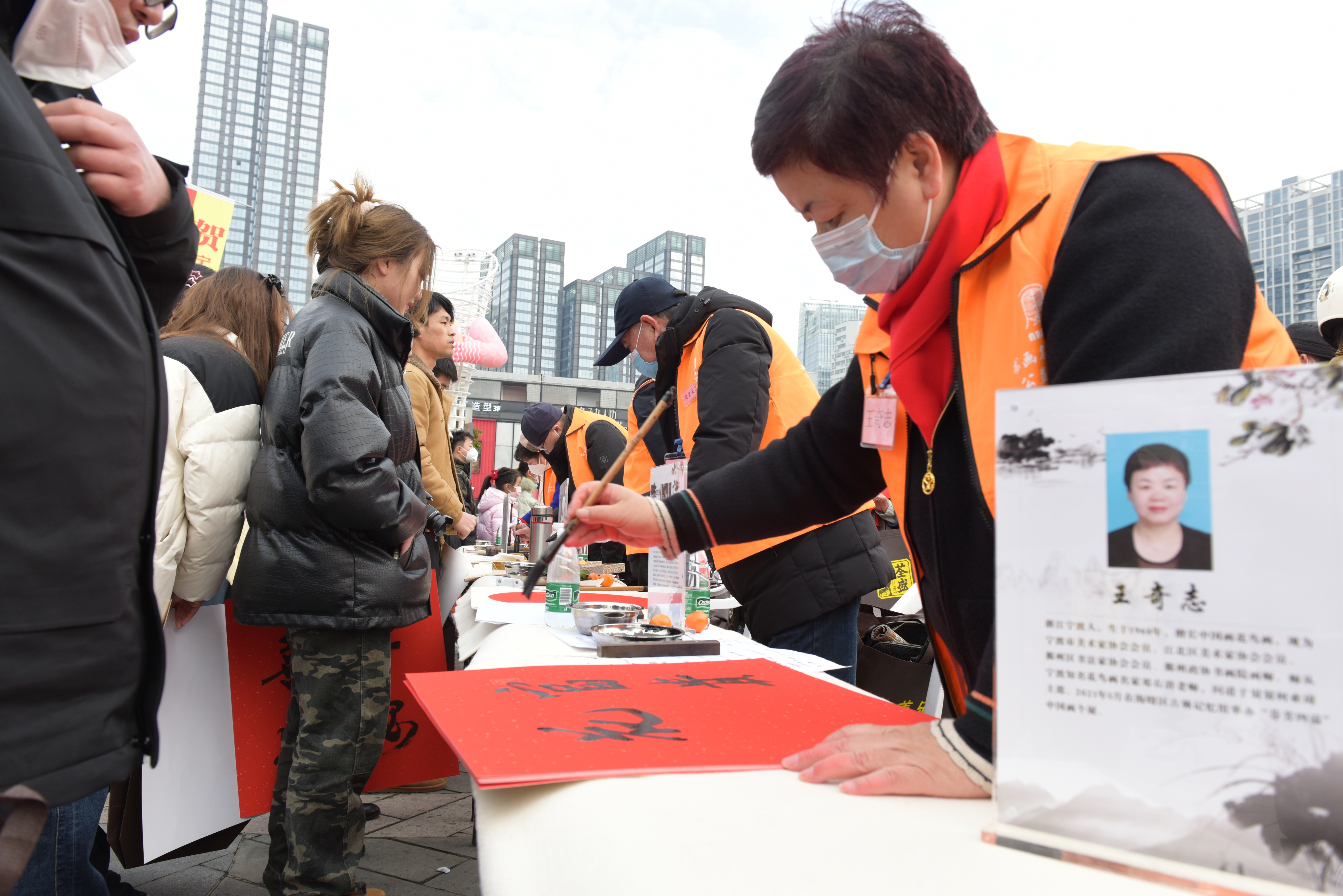 天一广场举行“荃盛杯”2023“善乐迎兔”宁波书画名家公益活动