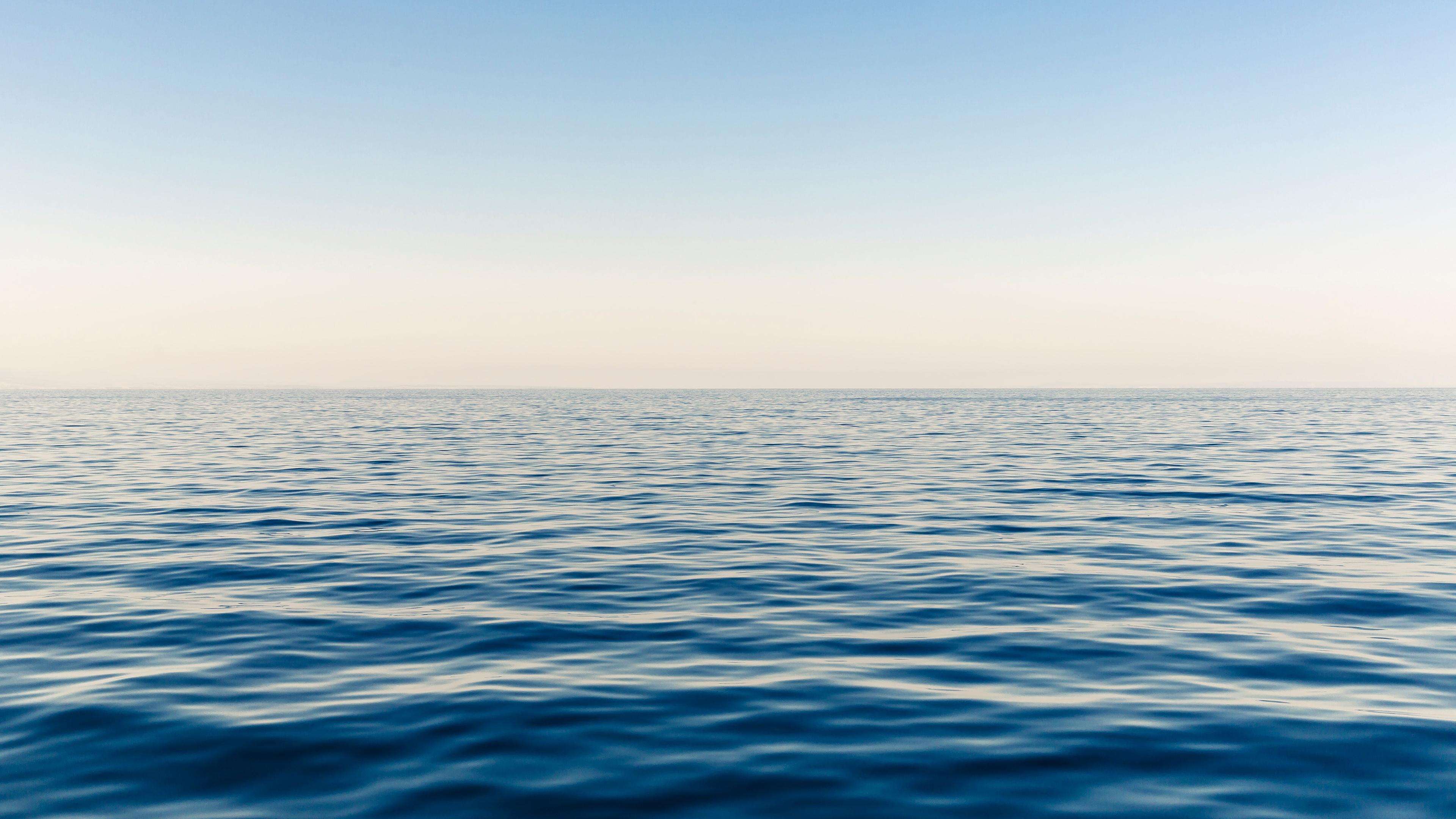 普通海员一月一万多值不值得去,月薪过万的海员在船上一天干什么