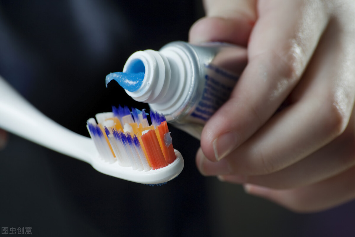 手被502胶水粘住了怎么办教你一招,当手被502胶水粘住了怎么办