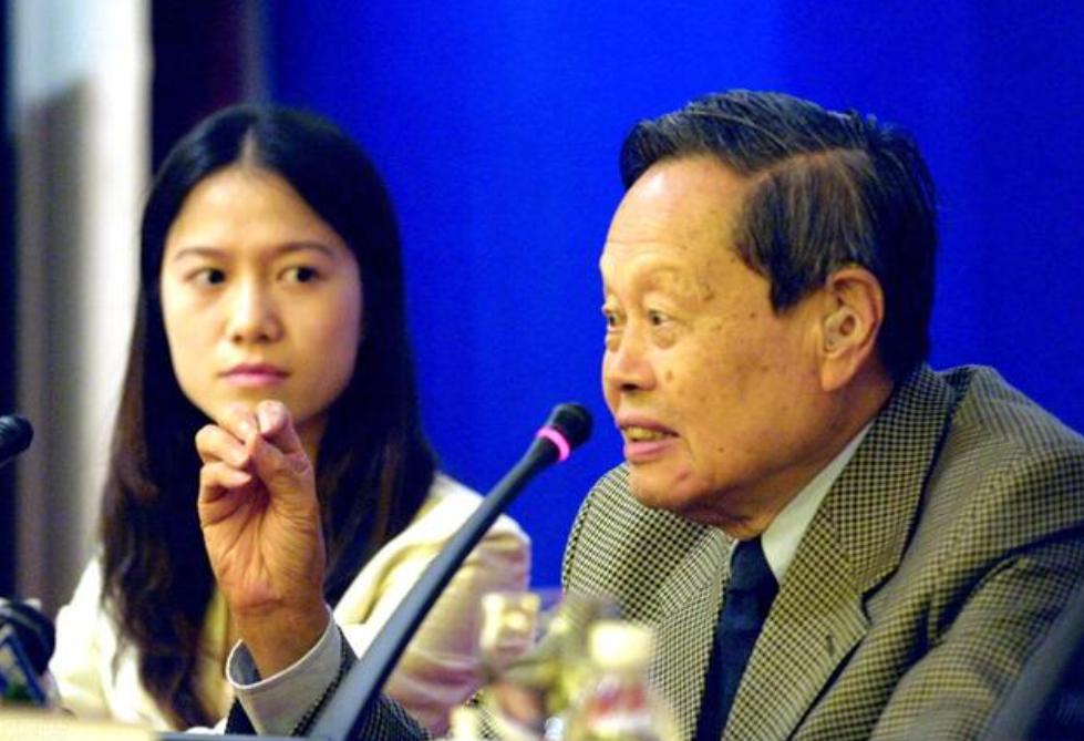 翁帆与杨振宁结婚生活状况怎样,杨振宁和翁帆结婚的当年现状
