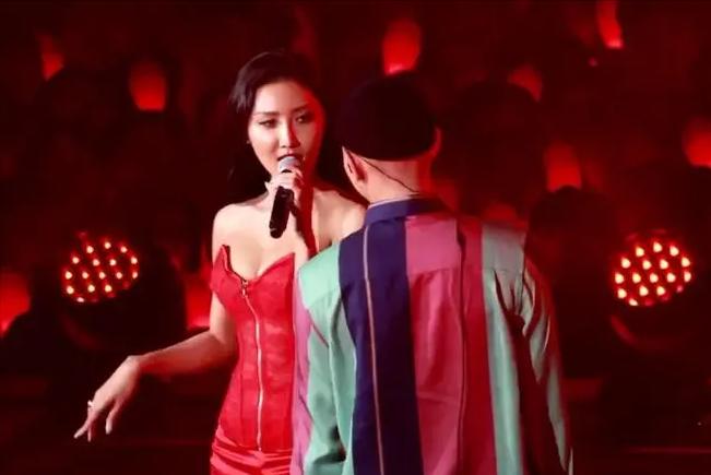 女星华莎被举报,华莎被告涉嫌演出淫乱罪