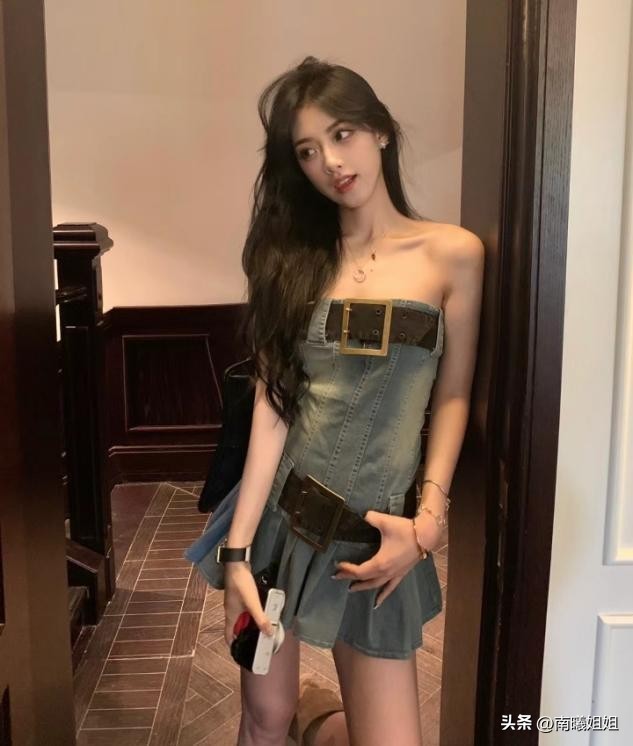 洋气网红爆款牛仔裙显瘦,抖音最火夏季牛仔裙时尚减龄