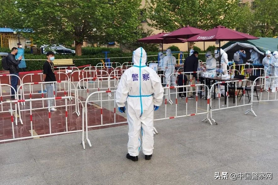 【抗疫一线】北京昌平：核酸检测点上的暖心警事儿