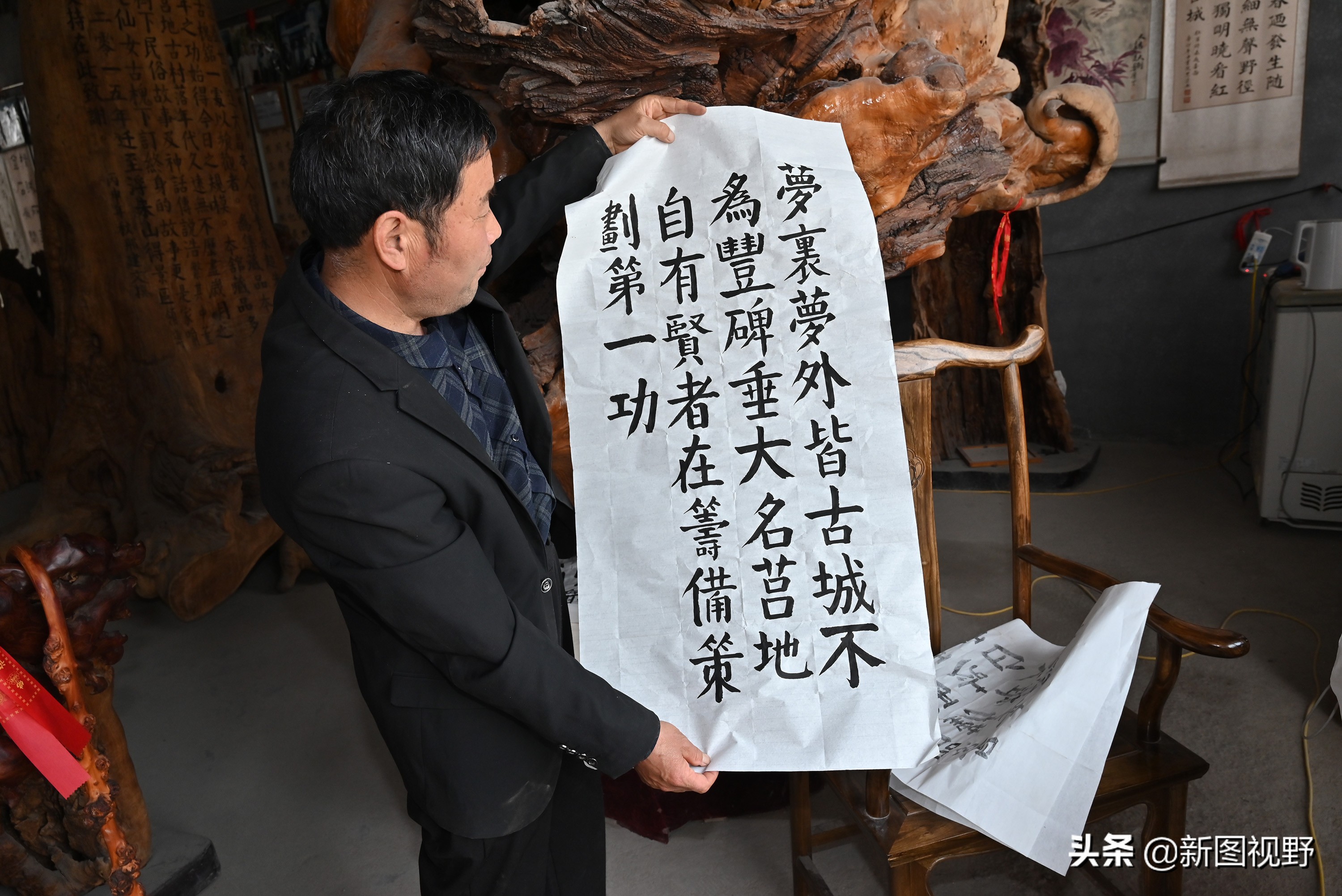 54岁农村大哥，把枯木当宝贝，13年来只收不卖，看他做啥生意