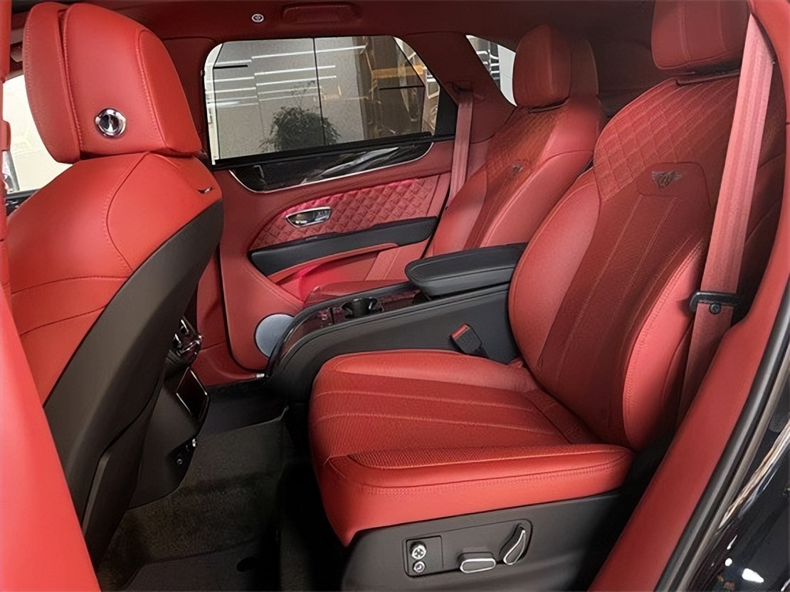 2016款宾利添越w12绿色firstedition,2021款全新宾利添越报价