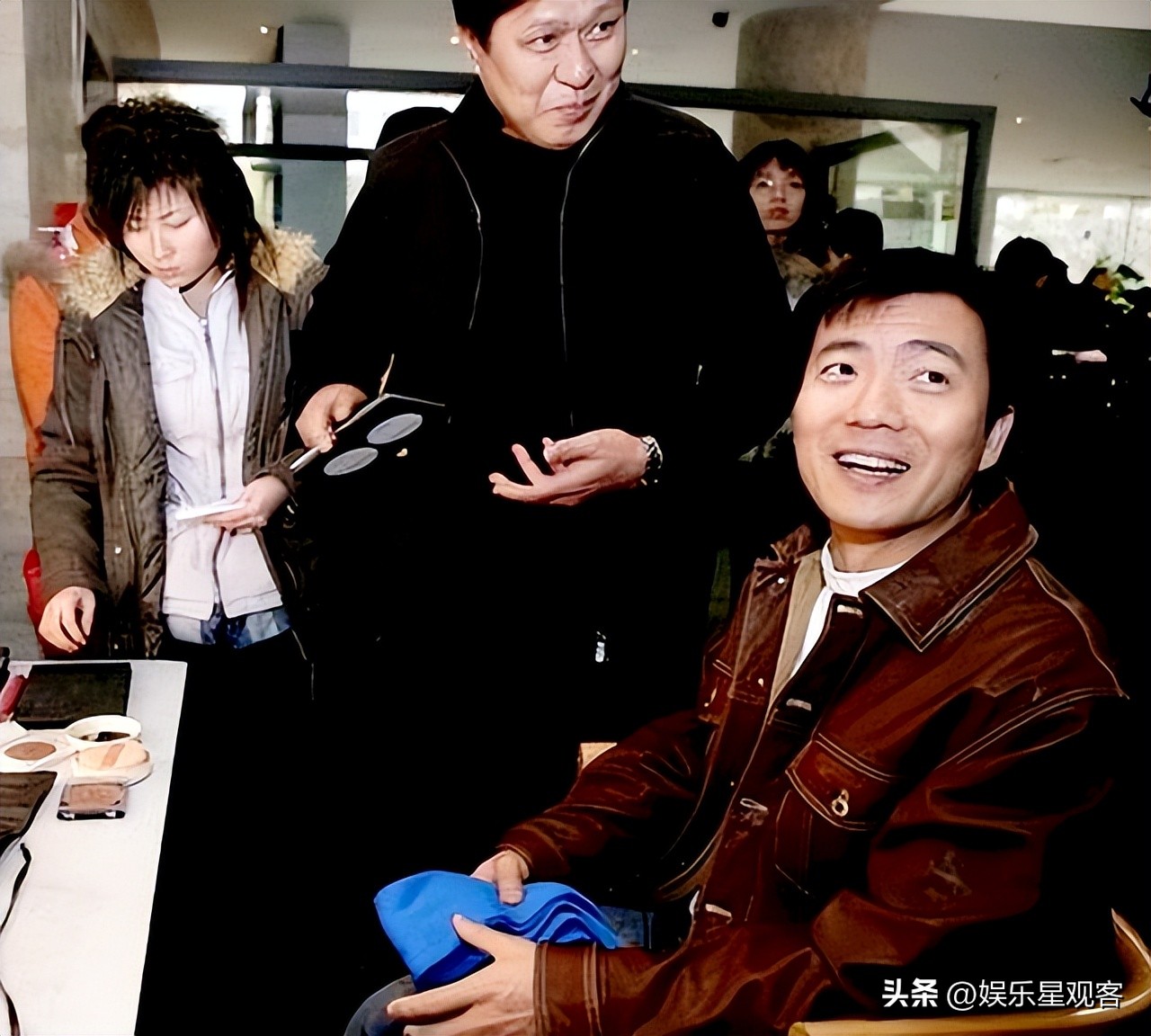 离婚已有16年，如今再婚的他儿女双全，前妻患癌生活困难至今单身