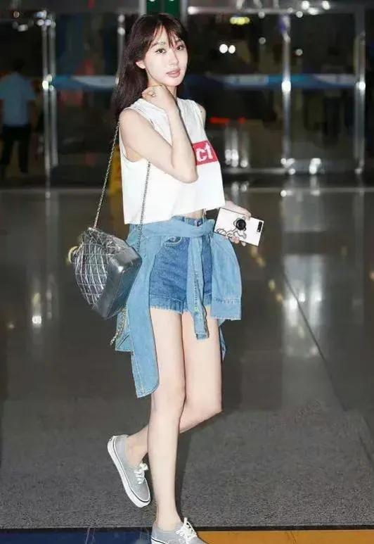 黄晓明和绯闻女友深夜泡吧,黄晓明和新女友酒吧玩到半夜