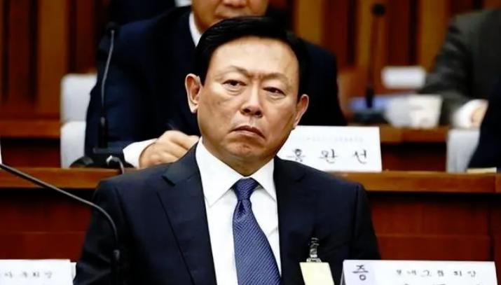 韩国财阀辛格浩:二婚入赘日本战犯家族发家,89岁和儿子共享女星