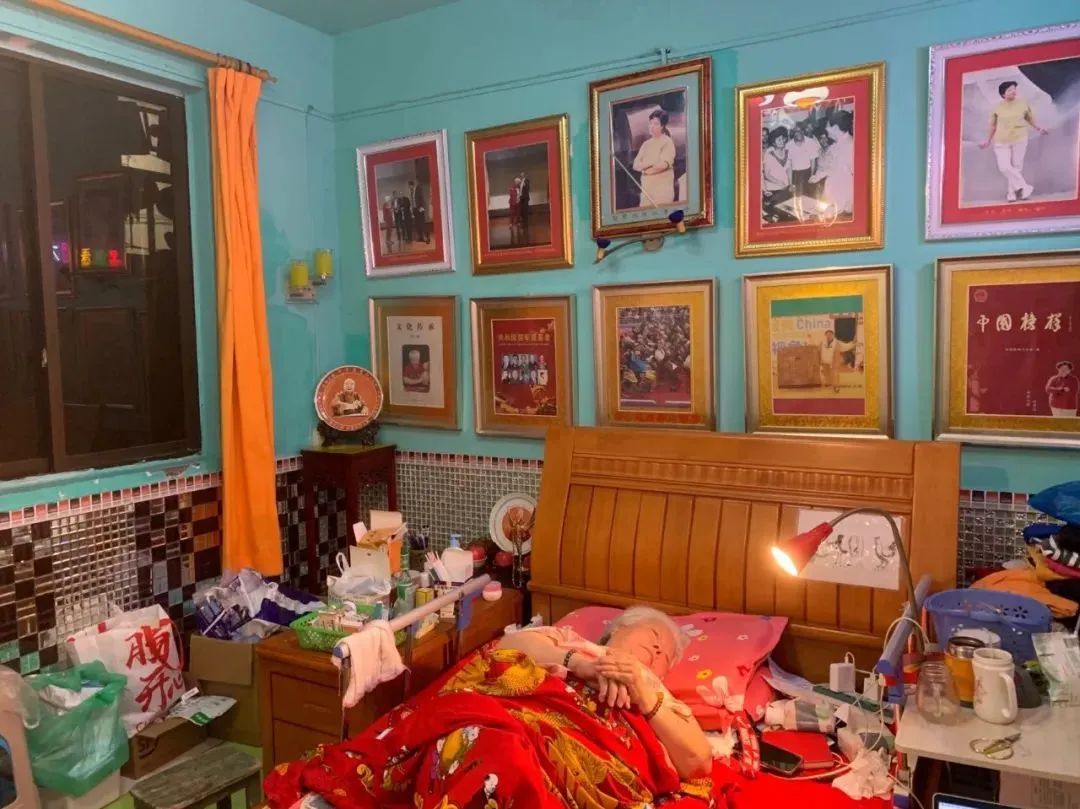 为老人洗澡:499一次,有人11年没洗,有的长疮,用洗澡恢复尊严