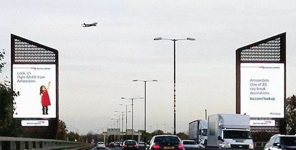 跟着飞机跑、可以喝、会传染，这些户外广告牌不一般